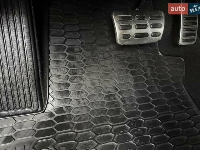 Білий Хендай Kona Electric, об'ємом двигуна 0 л та пробігом 64 тис. км за 14950 $, фото 86 на Automoto.ua