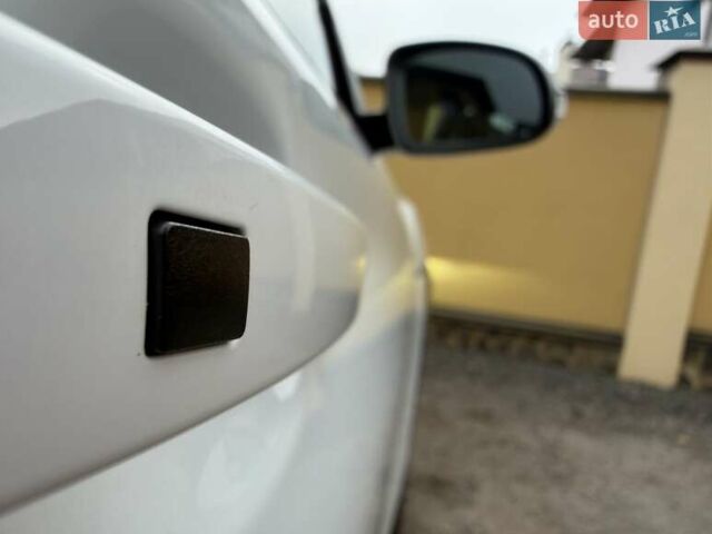 Білий Хендай Kona Electric, об'ємом двигуна 0 л та пробігом 64 тис. км за 14950 $, фото 54 на Automoto.ua