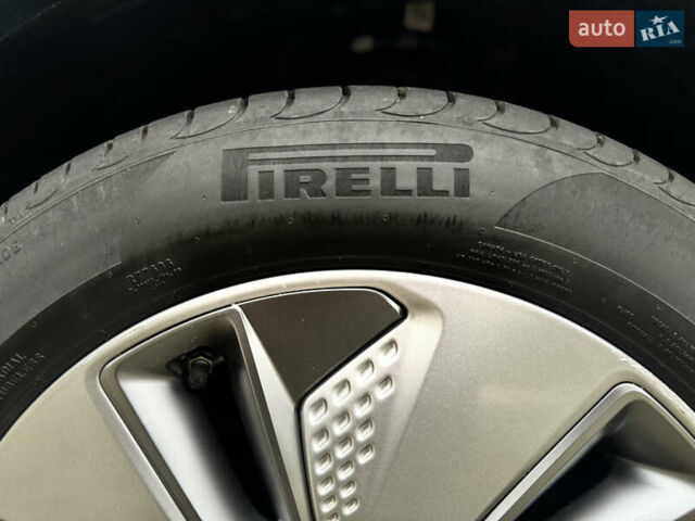 Белый Хендай Kona Electric, объемом двигателя 0 л и пробегом 103 тыс. км за 17999 $, фото 45 на Automoto.ua