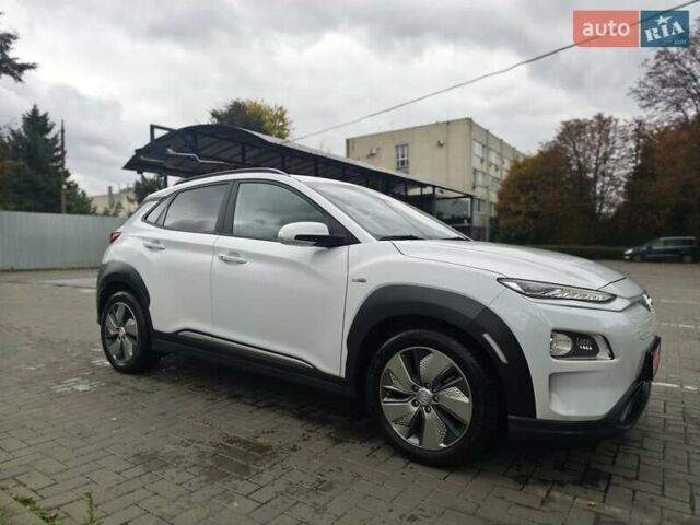 Білий Хендай Kona Electric, об'ємом двигуна 0 л та пробігом 78 тис. км за 17900 $, фото 3 на Automoto.ua