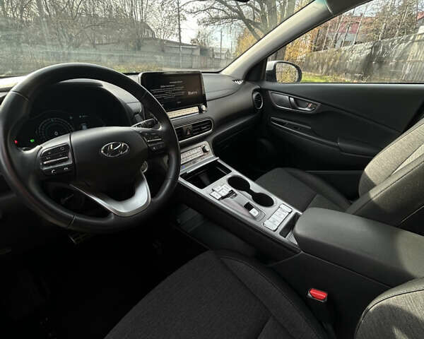 Білий Хендай Kona Electric, об'ємом двигуна 0 л та пробігом 59 тис. км за 15870 $, фото 8 на Automoto.ua