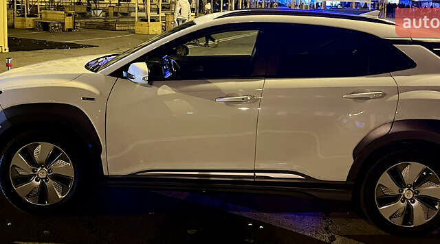 Белый Хендай Kona Electric, объемом двигателя 0 л и пробегом 115 тыс. км за 16900 $, фото 61 на Automoto.ua