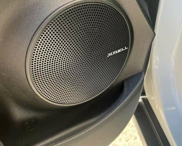 Белый Хендай Kona Electric, объемом двигателя 0 л и пробегом 139 тыс. км за 17000 $, фото 4 на Automoto.ua