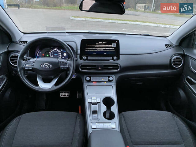 Белый Хендай Kona Electric, объемом двигателя 0 л и пробегом 166 тыс. км за 16900 $, фото 26 на Automoto.ua