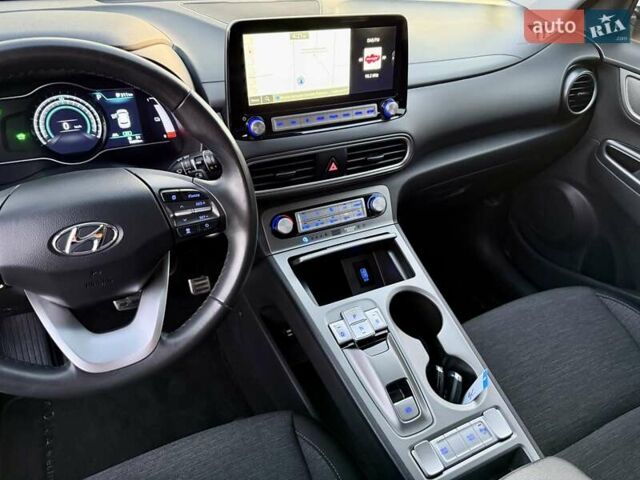 Белый Хендай Kona Electric, объемом двигателя 0 л и пробегом 78 тыс. км за 17250 $, фото 55 на Automoto.ua
