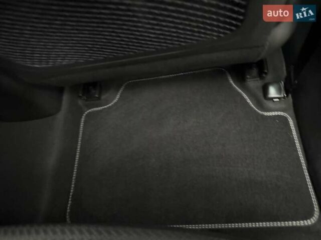 Белый Хендай Kona Electric, объемом двигателя 0 л и пробегом 92 тыс. км за 17950 $, фото 111 на Automoto.ua