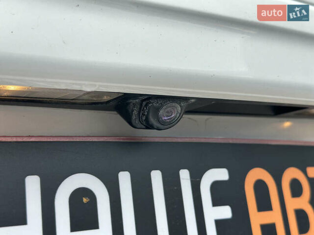 Білий Хендай Kona Electric, об'ємом двигуна 0 л та пробігом 93 тис. км за 18900 $, фото 17 на Automoto.ua