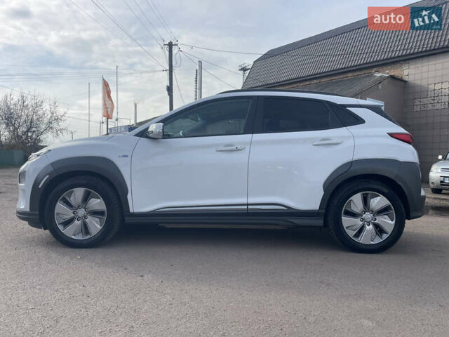 Белый Хендай Kona Electric, объемом двигателя 0 л и пробегом 117 тыс. км за 16500 $, фото 3 на Automoto.ua