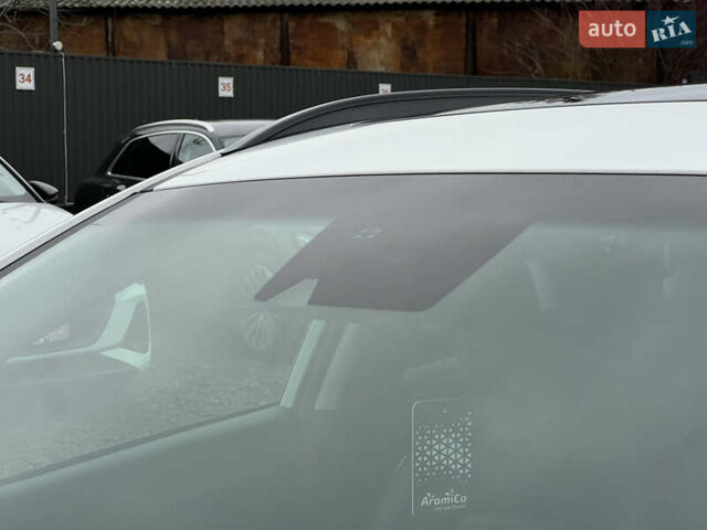 Белый Хендай Kona Electric, объемом двигателя 0 л и пробегом 111 тыс. км за 18570 $, фото 16 на Automoto.ua