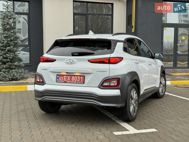 Белый Хендай Kona Electric, объемом двигателя 0 л и пробегом 98 тыс. км за 18999 $, фото 12 на Automoto.ua