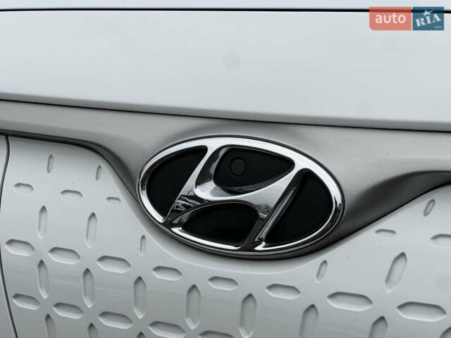 Білий Хендай Kona Electric, об'ємом двигуна 0 л та пробігом 70 тис. км за 19828 $, фото 20 на Automoto.ua