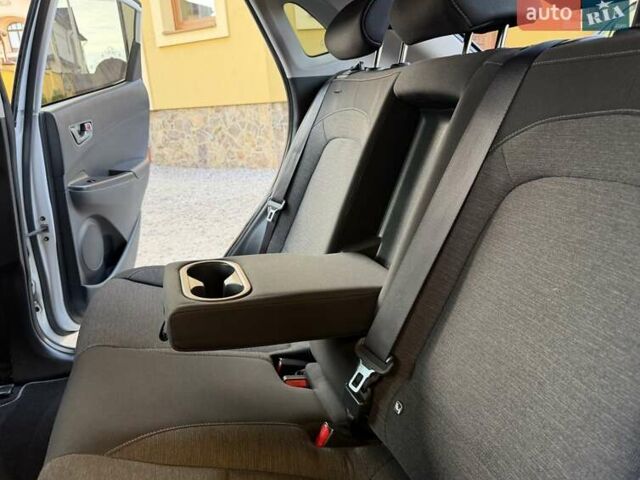 Білий Хендай Kona Electric, об'ємом двигуна 0 л та пробігом 64 тис. км за 16950 $, фото 67 на Automoto.ua