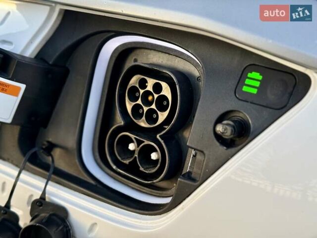 Белый Хендай Kona Electric, объемом двигателя 0 л и пробегом 78 тыс. км за 17250 $, фото 27 на Automoto.ua