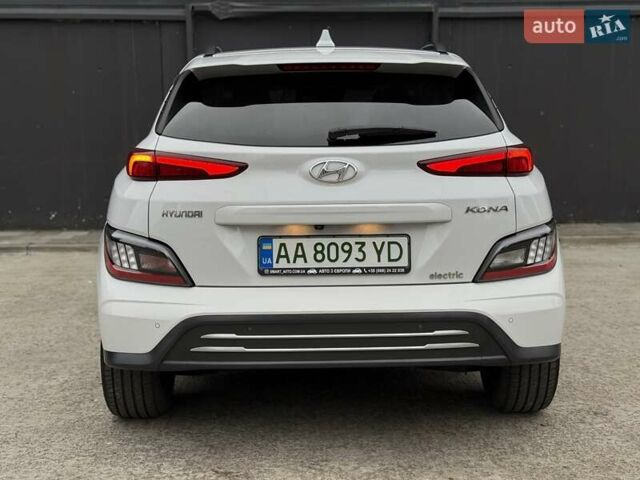 Белый Хендай Kona Electric, объемом двигателя 0 л и пробегом 64 тыс. км за 21499 $, фото 5 на Automoto.ua