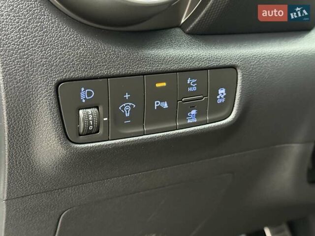 Белый Хендай Kona Electric, объемом двигателя 0 л и пробегом 64 тыс. км за 21499 $, фото 45 на Automoto.ua