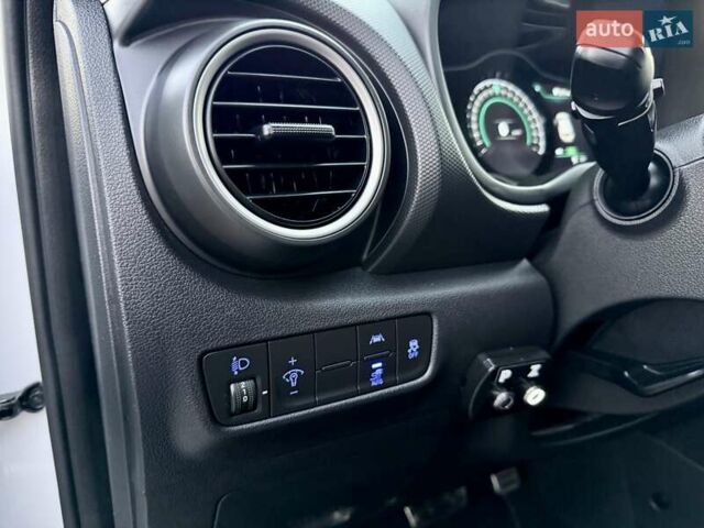 Белый Хендай Kona Electric, объемом двигателя 0 л и пробегом 78 тыс. км за 17250 $, фото 49 на Automoto.ua