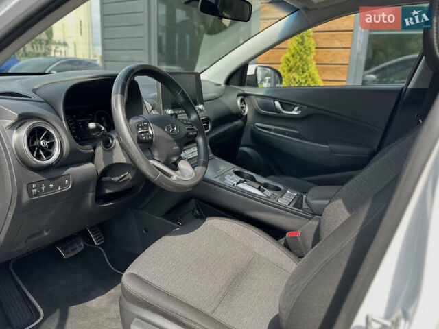 Білий Хендай Kona Electric, об'ємом двигуна 0 л та пробігом 93 тис. км за 18900 $, фото 32 на Automoto.ua