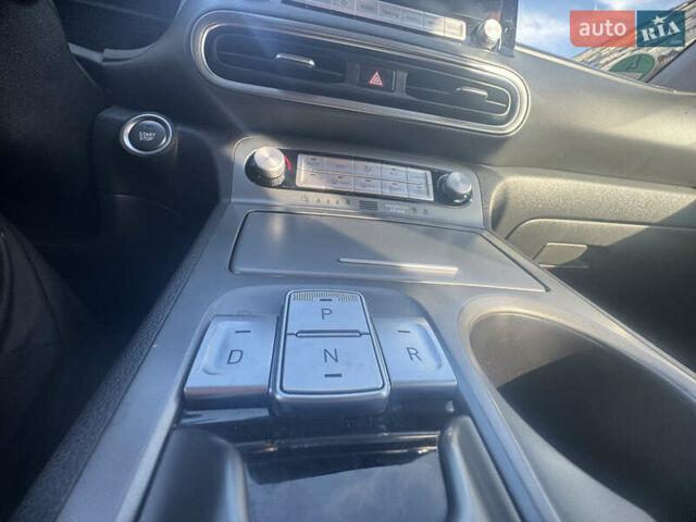 Белый Хендай Kona Electric, объемом двигателя 0 л и пробегом 101 тыс. км за 19800 $, фото 24 на Automoto.ua