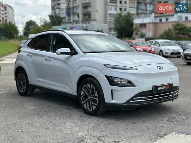 Білий Хендай Kona Electric, об'ємом двигуна 0 л та пробігом 93 тис. км за 18900 $, фото 8 на Automoto.ua