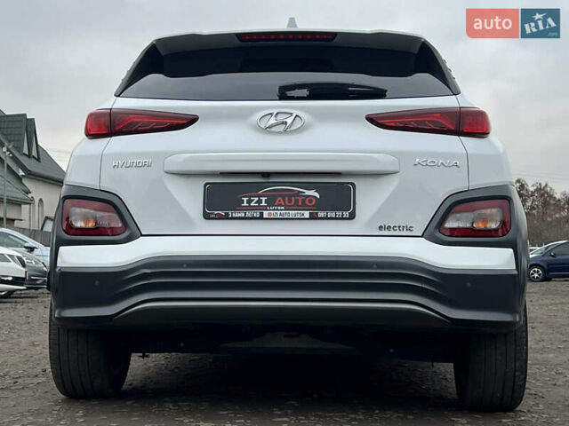 Белый Хендай Kona Electric, объемом двигателя 0 л и пробегом 111 тыс. км за 18570 $, фото 6 на Automoto.ua