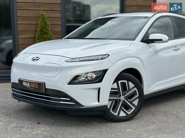Білий Хендай Kona Electric, об'ємом двигуна 0 л та пробігом 93 тис. км за 18900 $, фото 3 на Automoto.ua