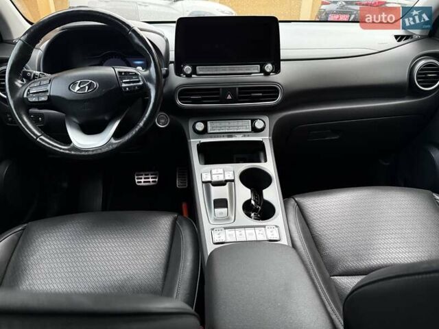 Белый Хендай Kona Electric, объемом двигателя 0 л и пробегом 92 тыс. км за 17950 $, фото 99 на Automoto.ua