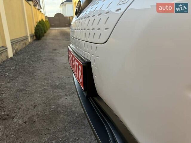 Білий Хендай Kona Electric, об'ємом двигуна 0 л та пробігом 64 тис. км за 16950 $, фото 23 на Automoto.ua