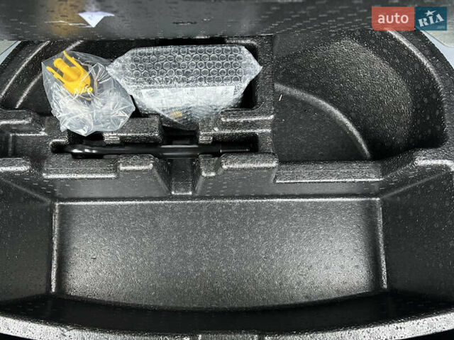 Білий Хендай Kona Electric, об'ємом двигуна 0 л та пробігом 70 тис. км за 19828 $, фото 41 на Automoto.ua