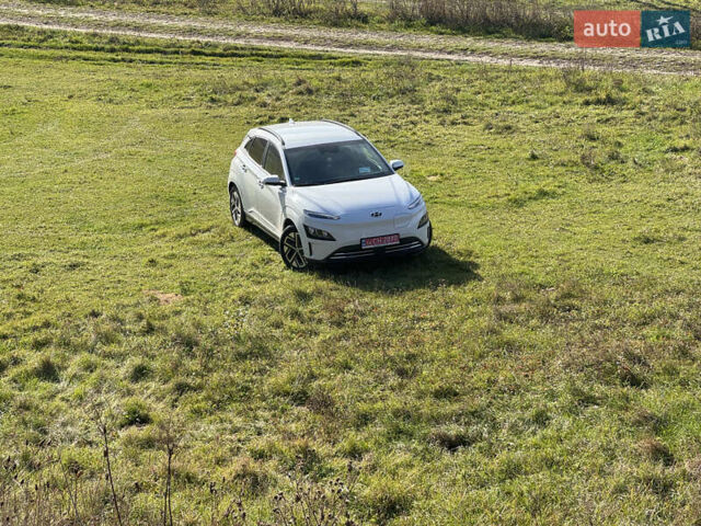 Белый Хендай Kona Electric, объемом двигателя 0 л и пробегом 101 тыс. км за 19800 $, фото 10 на Automoto.ua