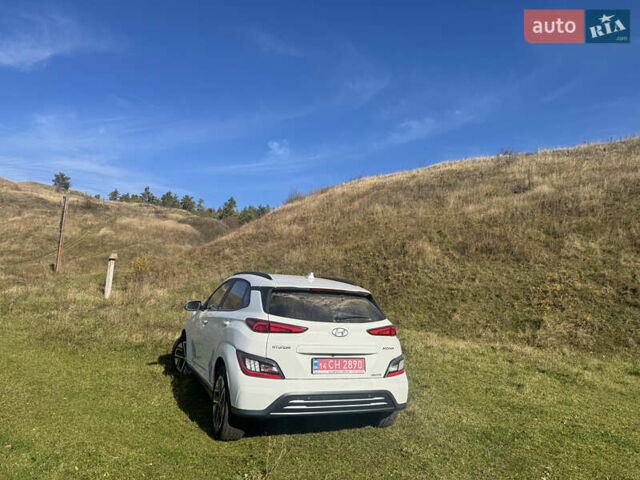 Белый Хендай Kona Electric, объемом двигателя 0 л и пробегом 101 тыс. км за 19800 $, фото 12 на Automoto.ua
