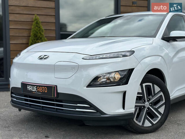 Білий Хендай Kona Electric, об'ємом двигуна 0 л та пробігом 93 тис. км за 18900 $, фото 4 на Automoto.ua