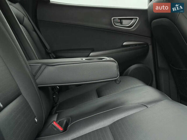 Белый Хендай Kona Electric, объемом двигателя 0 л и пробегом 98 тыс. км за 18999 $, фото 36 на Automoto.ua