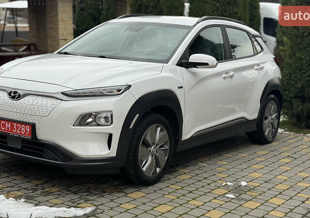 Белый Хендай Kona Electric, объемом двигателя 0 л и пробегом 124 тыс. км за 17494 $, фото 12 на Automoto.ua