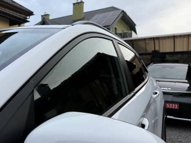 Белый Хендай Kona Electric, объемом двигателя 0 л и пробегом 92 тыс. км за 17950 $, фото 20 на Automoto.ua