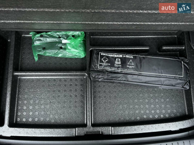 Білий Хендай Kona Electric, об'ємом двигуна 0 л та пробігом 70 тис. км за 19828 $, фото 40 на Automoto.ua