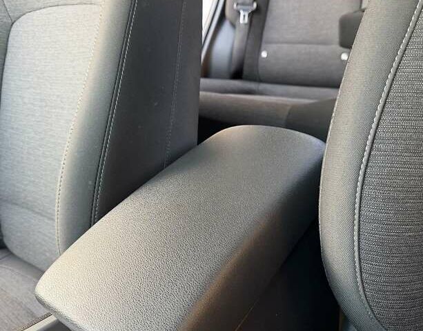 Білий Хендай Kona Electric, об'ємом двигуна 0 л та пробігом 64 тис. км за 16950 $, фото 66 на Automoto.ua