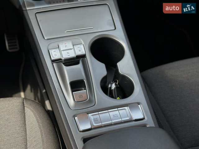 Білий Хендай Kona Electric, об'ємом двигуна 0 л та пробігом 93 тис. км за 18900 $, фото 48 на Automoto.ua