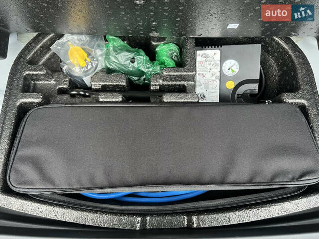 Белый Хендай Kona Electric, объемом двигателя 0 л и пробегом 111 тыс. км за 18570 $, фото 42 на Automoto.ua