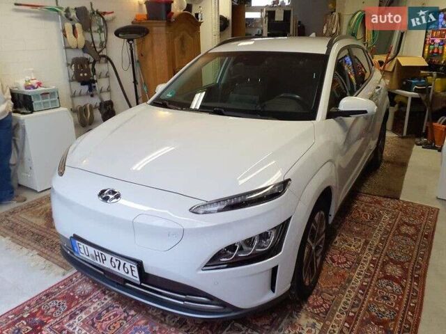 Белый Хендай Kona Electric, объемом двигателя 0 л и пробегом 64 тыс. км за 21499 $, фото 114 на Automoto.ua