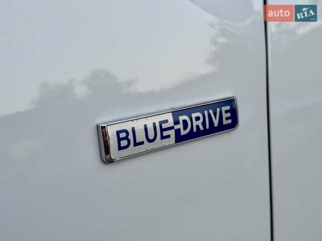 Белый Хендай Kona Electric, объемом двигателя 0 л и пробегом 78 тыс. км за 17250 $, фото 30 на Automoto.ua