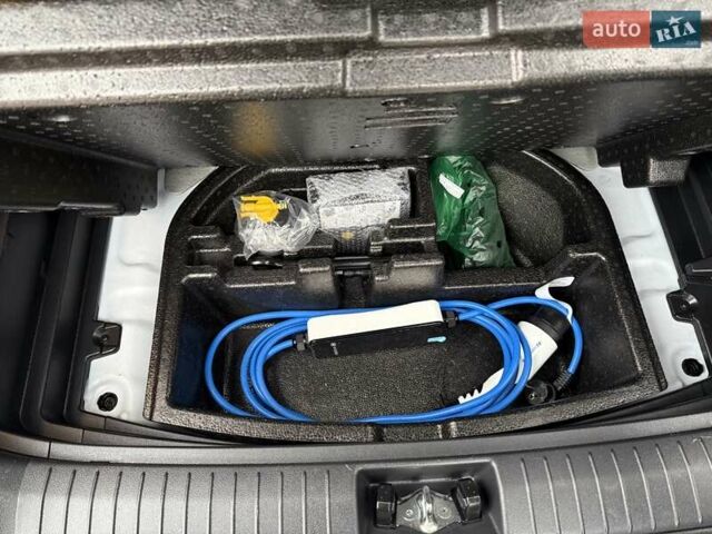 Белый Хендай Kona Electric, объемом двигателя 0 л и пробегом 64 тыс. км за 21499 $, фото 78 на Automoto.ua
