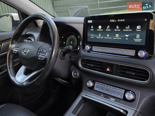 Білий Хендай Kona Electric, об'ємом двигуна 0 л та пробігом 113 тис. км за 18199 $, фото 38 на Automoto.ua