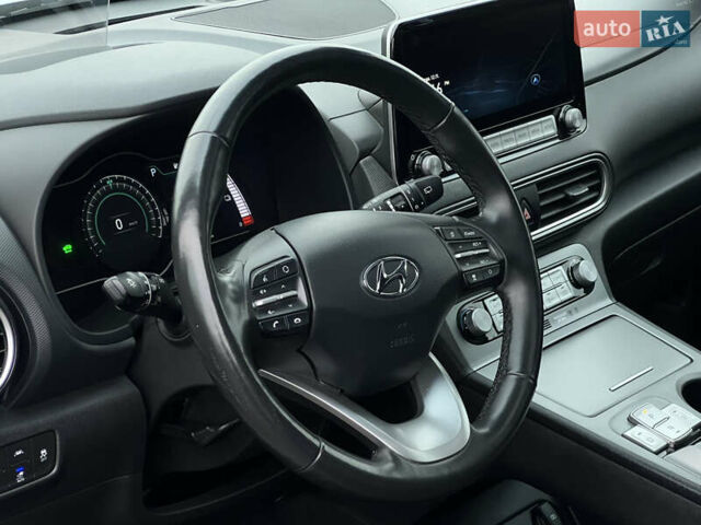 Білий Хендай Kona Electric, об'ємом двигуна 0 л та пробігом 70 тис. км за 19828 $, фото 26 на Automoto.ua
