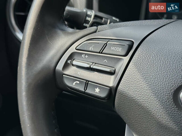 Білий Хендай Kona Electric, об'ємом двигуна 0 л та пробігом 93 тис. км за 18900 $, фото 39 на Automoto.ua