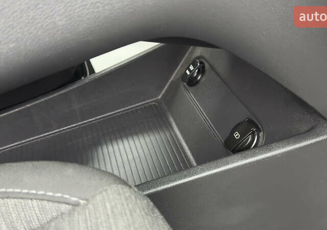 Белый Хендай Kona Electric, объемом двигателя 0 л и пробегом 124 тыс. км за 17494 $, фото 41 на Automoto.ua