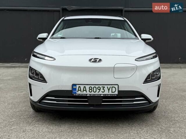 Белый Хендай Kona Electric, объемом двигателя 0 л и пробегом 64 тыс. км за 21499 $, фото 11 на Automoto.ua