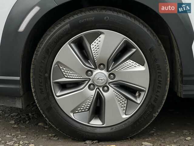 Білий Хендай Kona Electric, об'ємом двигуна 0 л та пробігом 70 тис. км за 19828 $, фото 14 на Automoto.ua