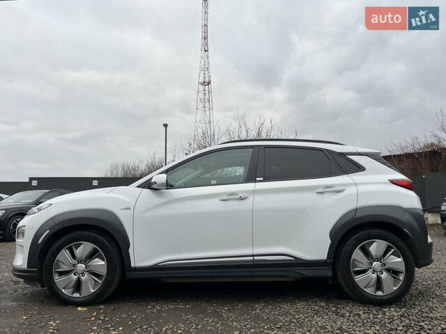 Білий Хендай Kona Electric, об'ємом двигуна 0 л та пробігом 70 тис. км за 19828 $, фото 4 на Automoto.ua