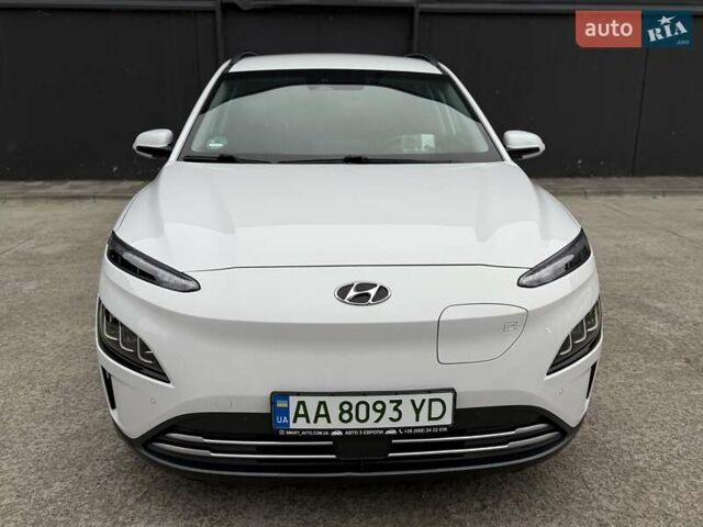 Белый Хендай Kona Electric, объемом двигателя 0 л и пробегом 64 тыс. км за 21499 $, фото 8 на Automoto.ua
