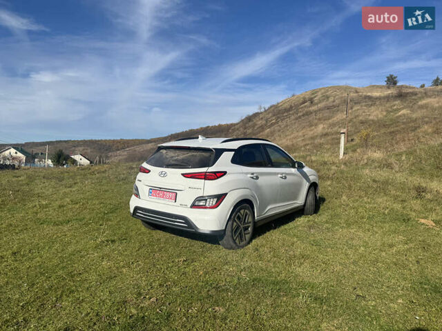 Белый Хендай Kona Electric, объемом двигателя 0 л и пробегом 101 тыс. км за 19800 $, фото 7 на Automoto.ua